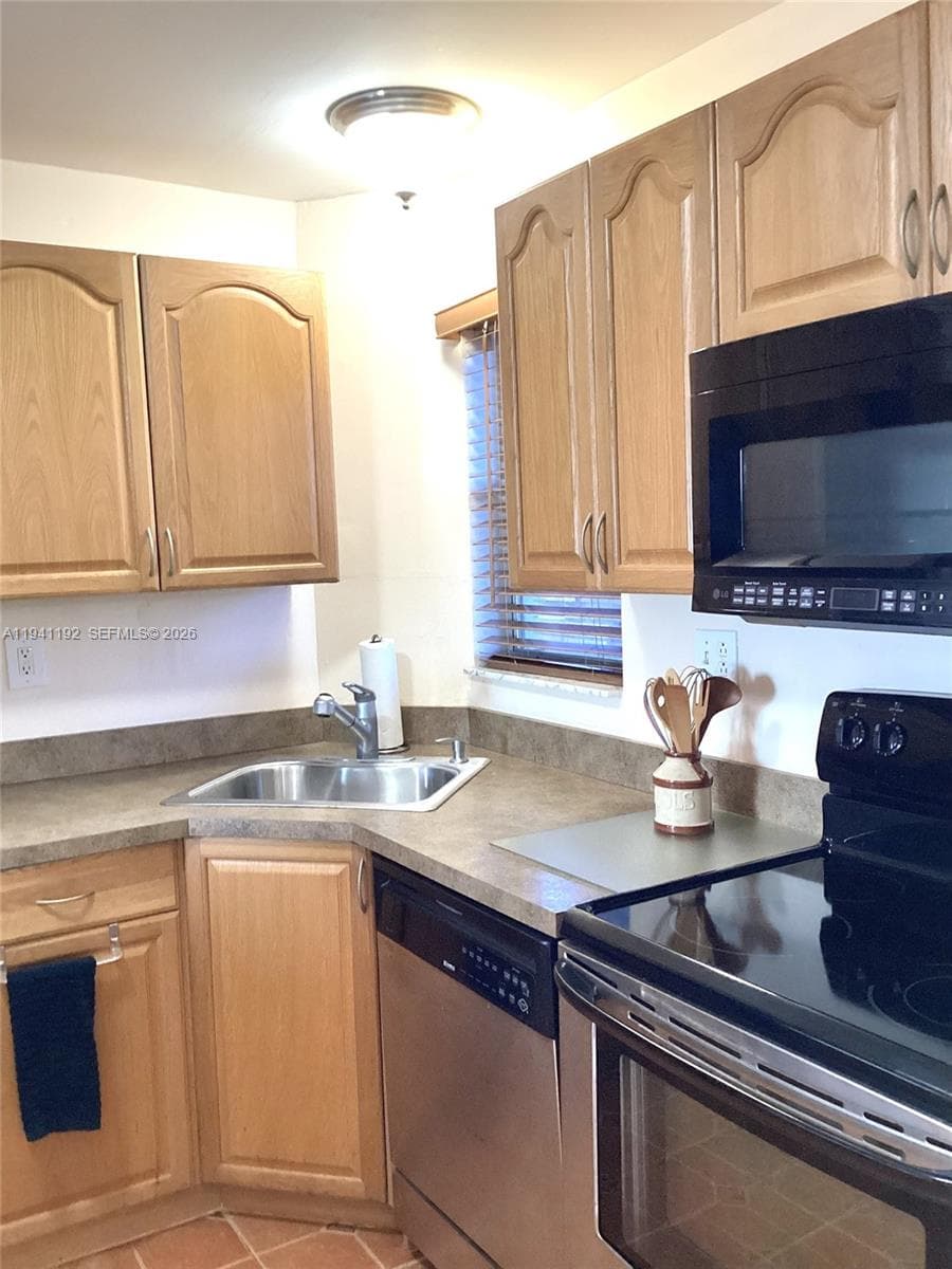 8900 Washington Blvd, Pembroke Pines FL 33025 photo 4