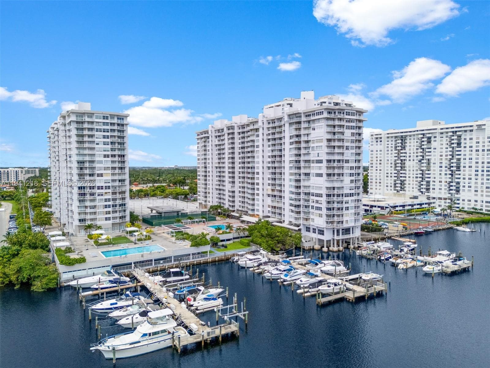 18041 Biscayne Blvd *BOAT SLIP & UNIT* # 1605, Aventura FL 33160