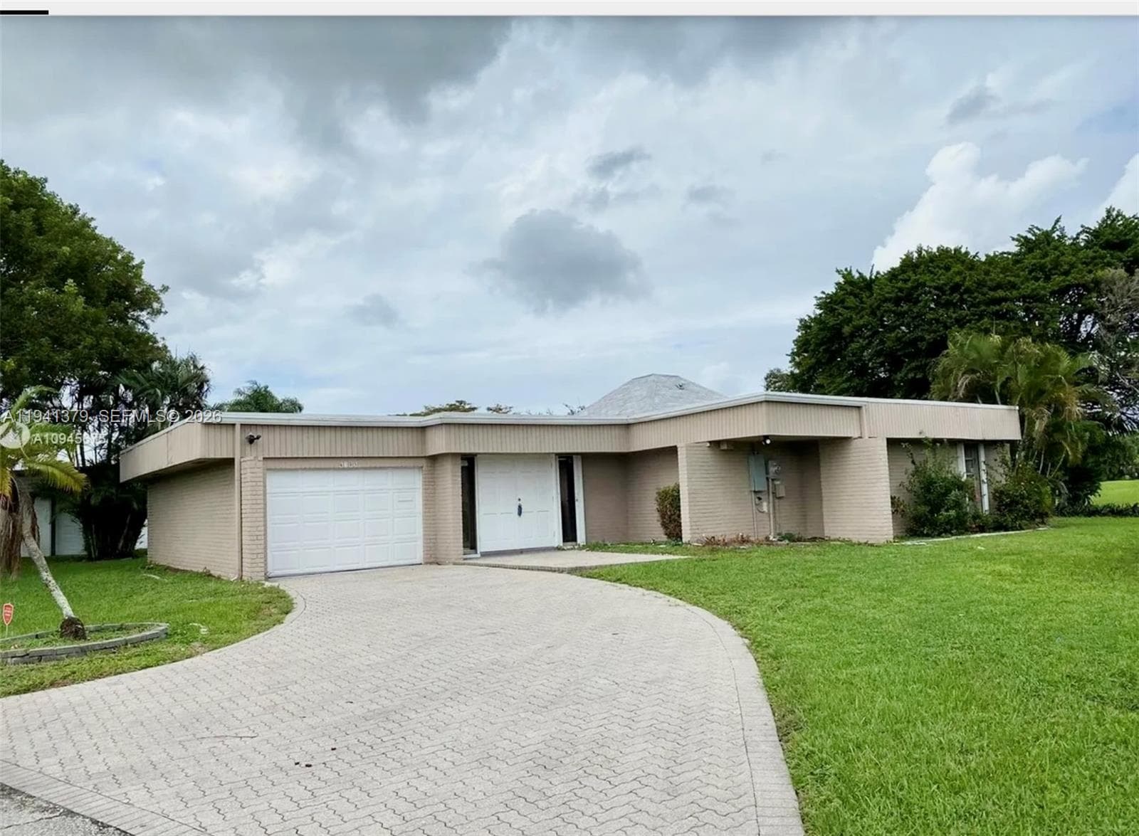 6105 Royal Poinciana Ln, Tamarac FL 33319