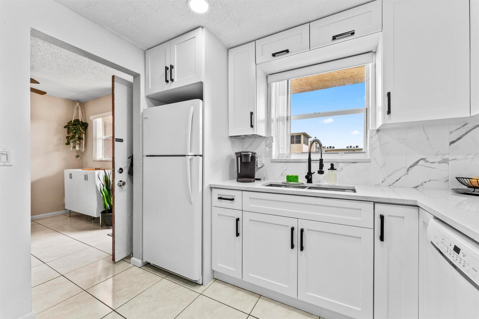 225 Bonnie Boulevard # 302, Palm Springs FL 33461 photo 2
