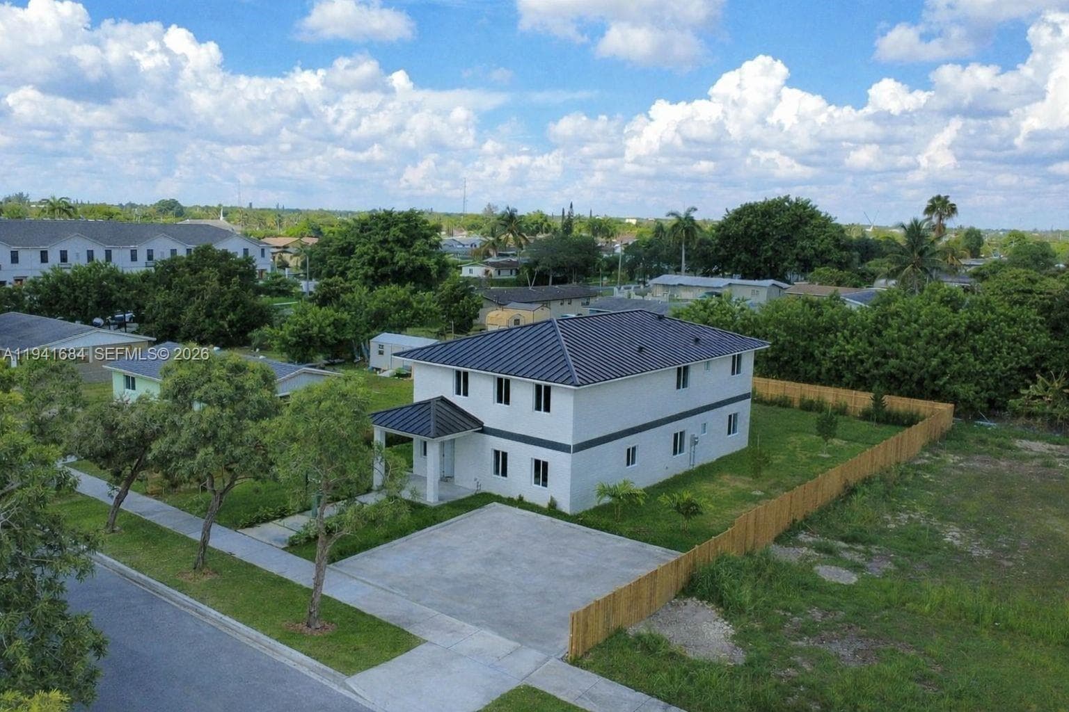 722 NW 6 CT, Florida City FL 33034 photo 2