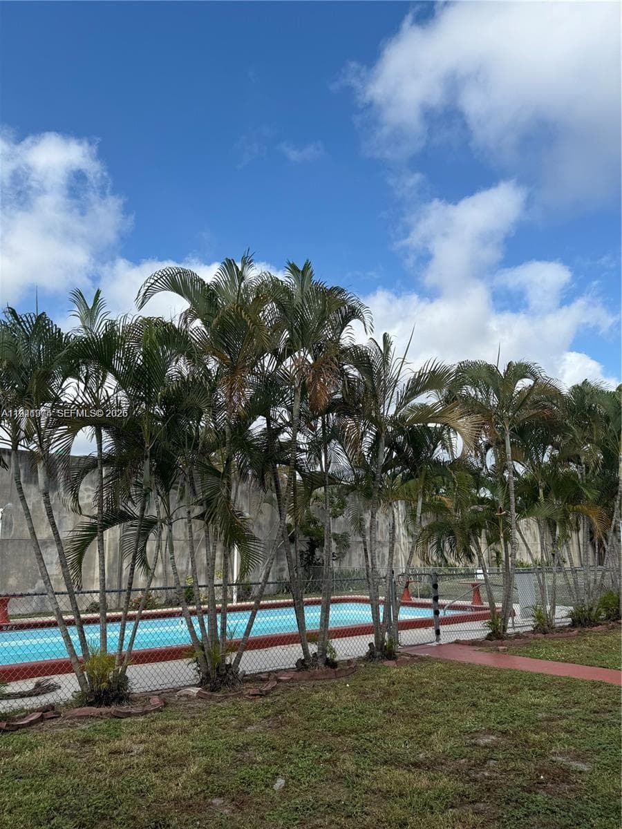 2915 Plunkett St # 12A, Hollywood FL 33020 photo 2