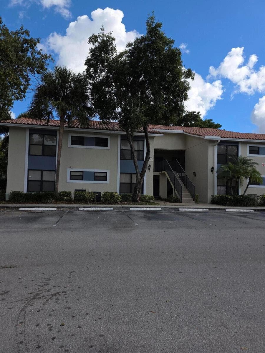 1542 Lake Crystal Drive # H, West Palm Beach FL 33411 photo 2