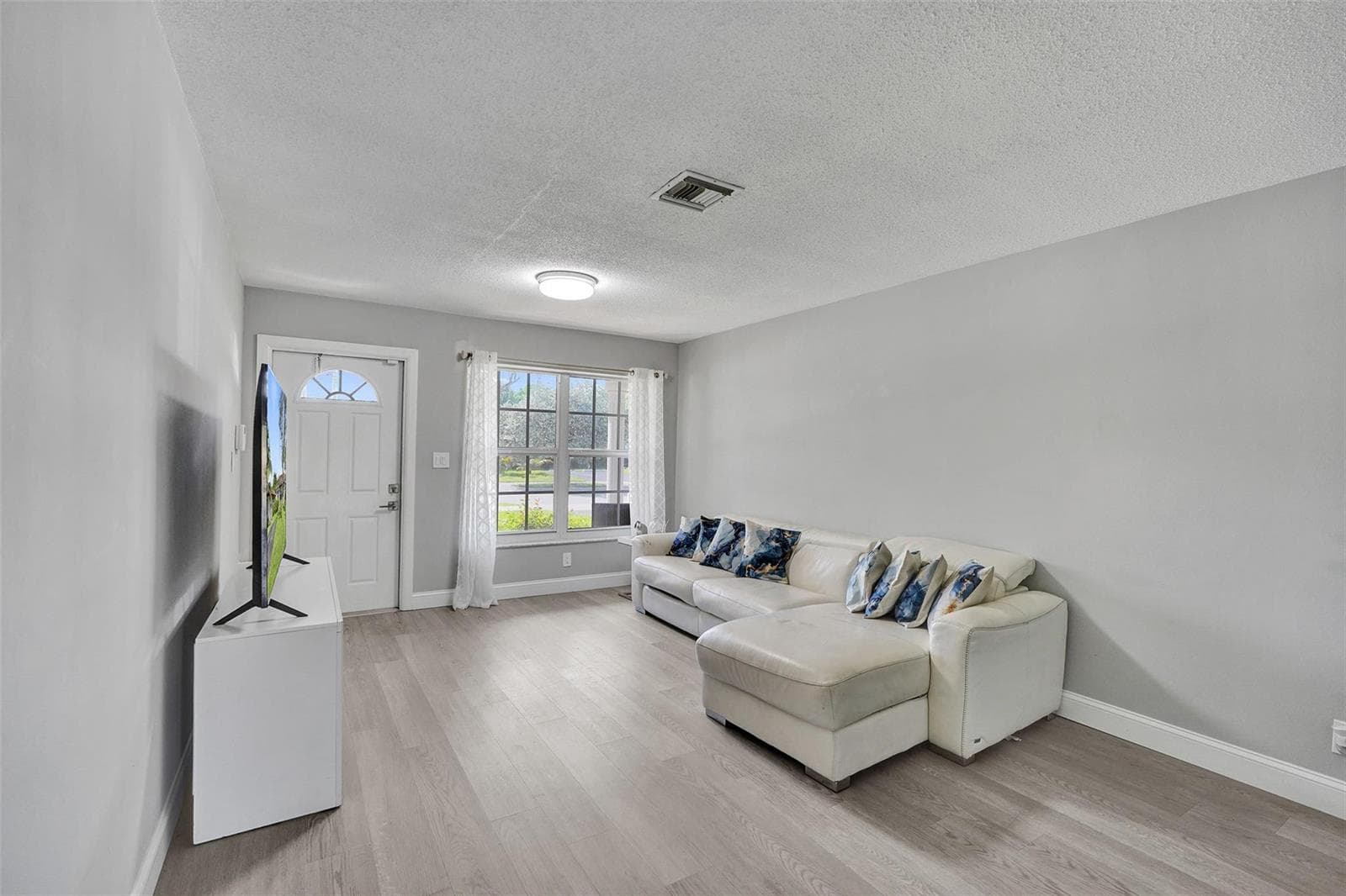 4017 Woodside Drive, Coral Springs FL 33065 photo 4