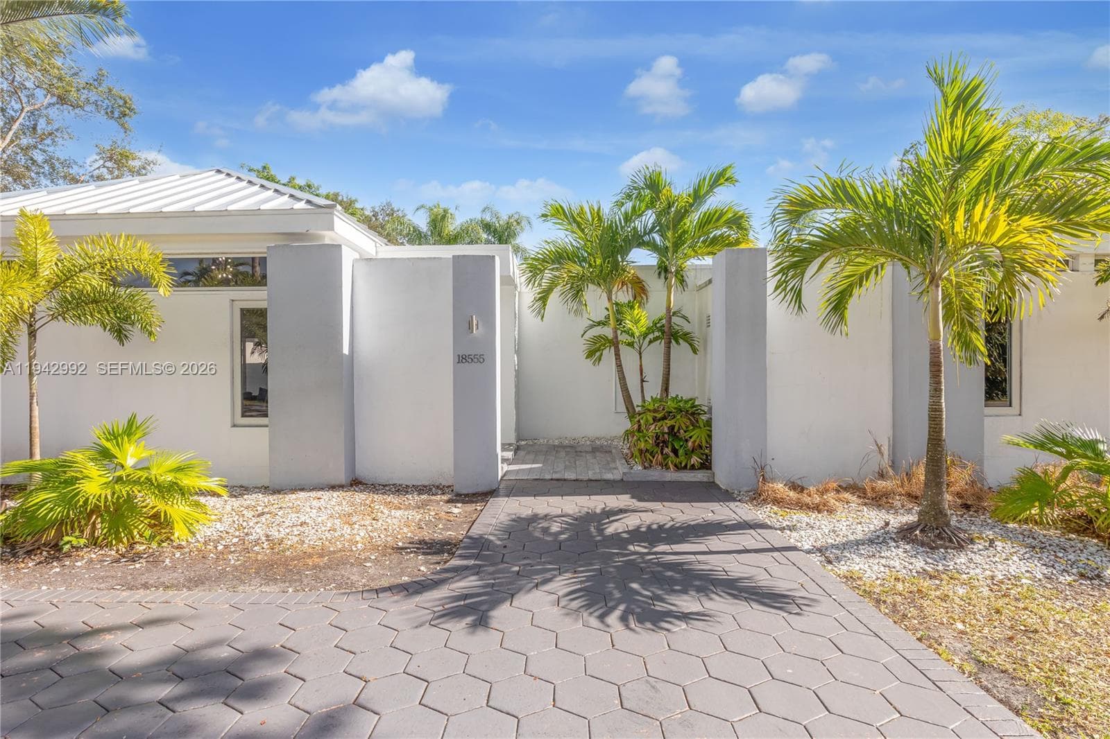 18555 SW 83rd Pl, Cutler Bay FL 33157 photo 2