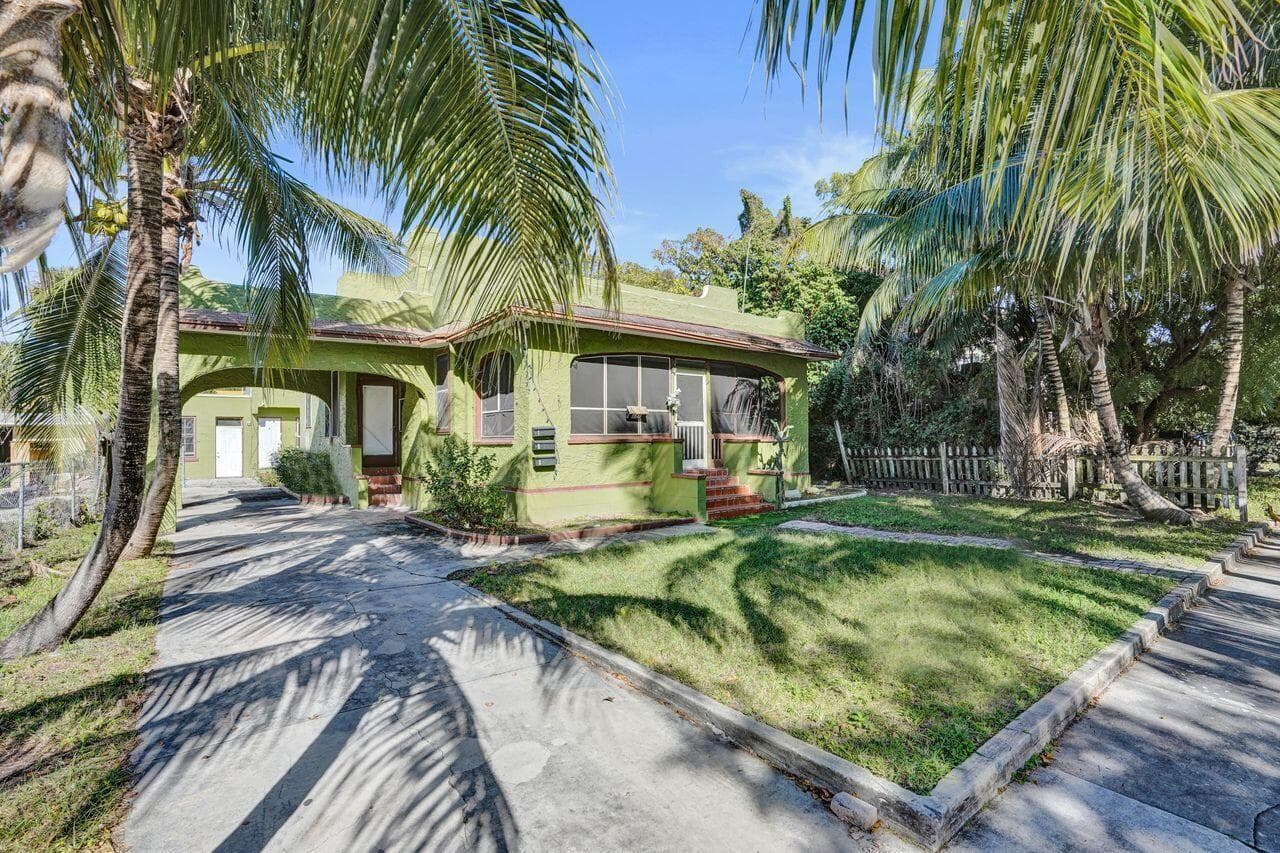 627 30th Street, West Palm Beach FL 33407 photo 2