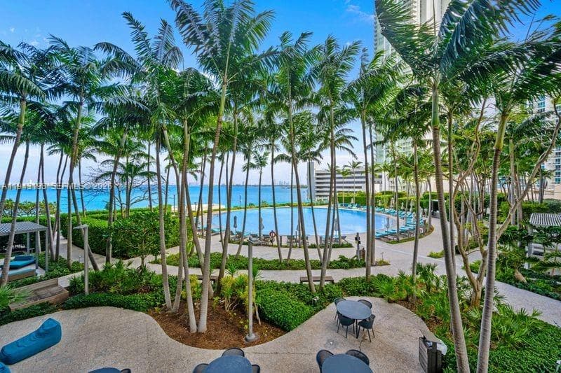 650 NE 32nd St # 602, Miami FL 33137 photo 2