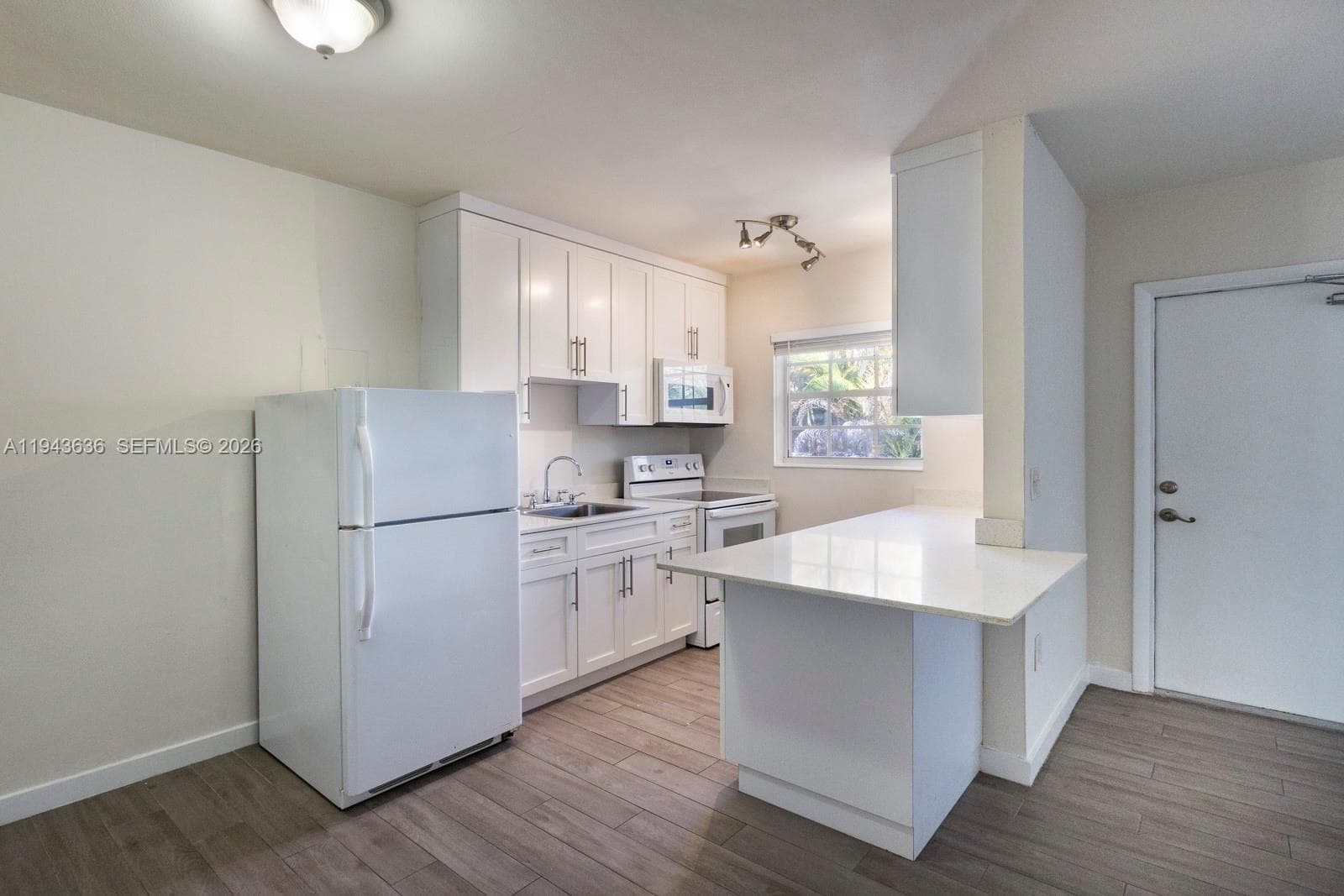 6511 Santona St # C18, Coral Gables FL 33146 photo 2