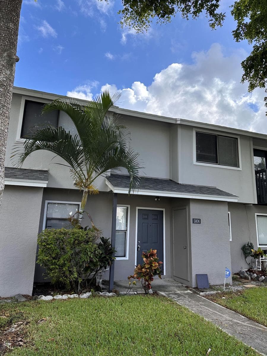5806 Channel Drive, FL 33463 photo 2
