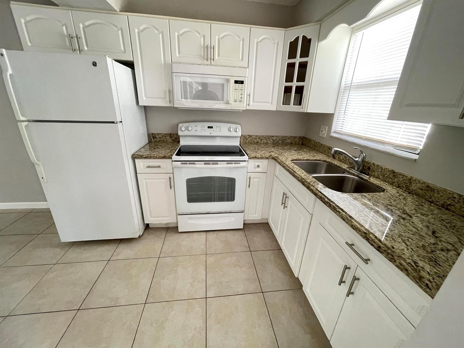 5806 Channel Drive, FL 33463 photo 3