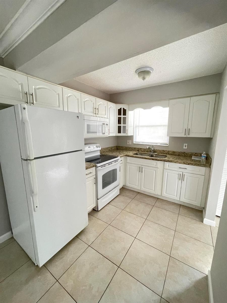 5806 Channel Drive, FL 33463 photo 4