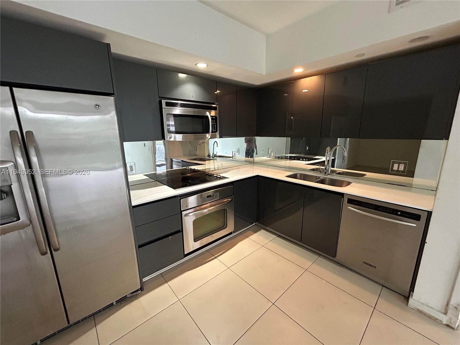 31 SE 6th St # 407, Miami FL 33131 photo 2