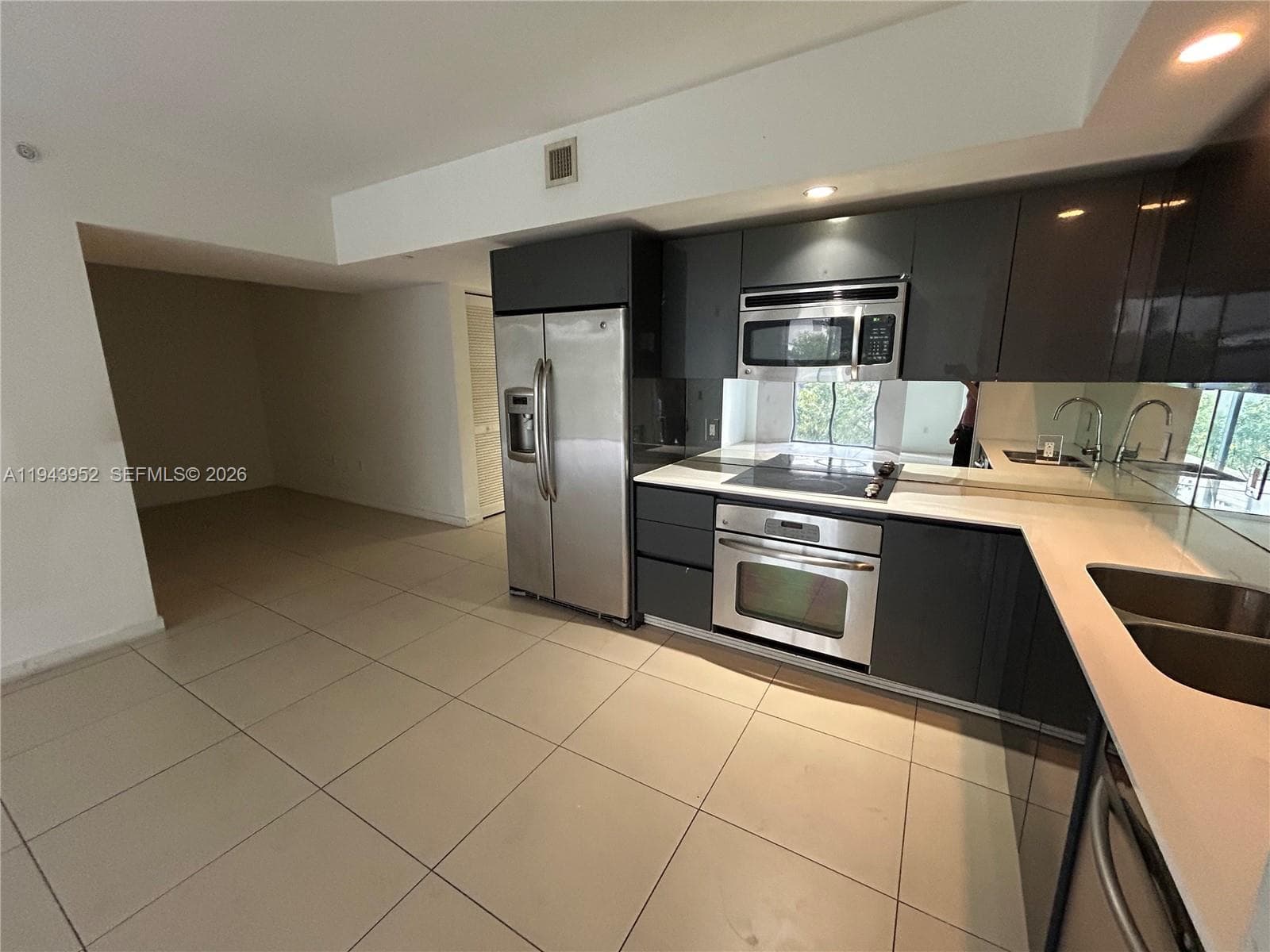 31 SE 6th St # 407, Miami FL 33131 photo 3