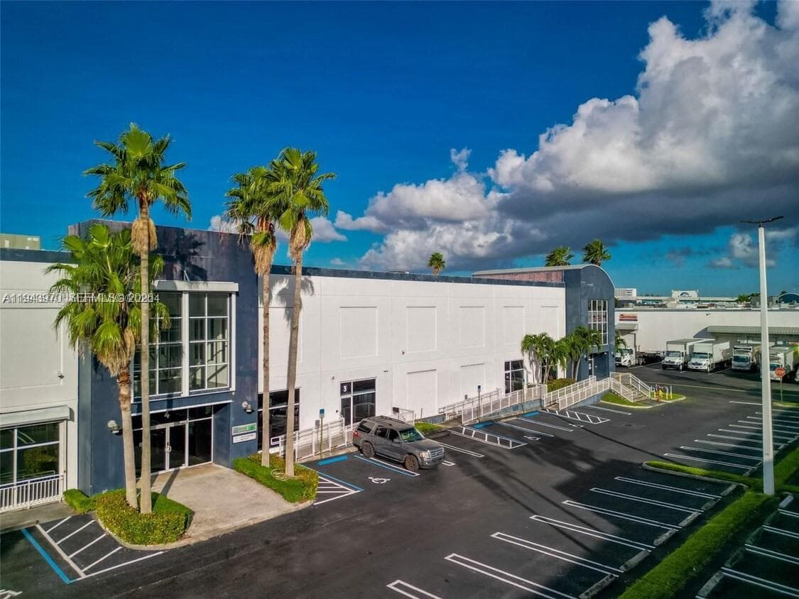7620 NW 25th St # 4, Miami FL 33122 photo 3