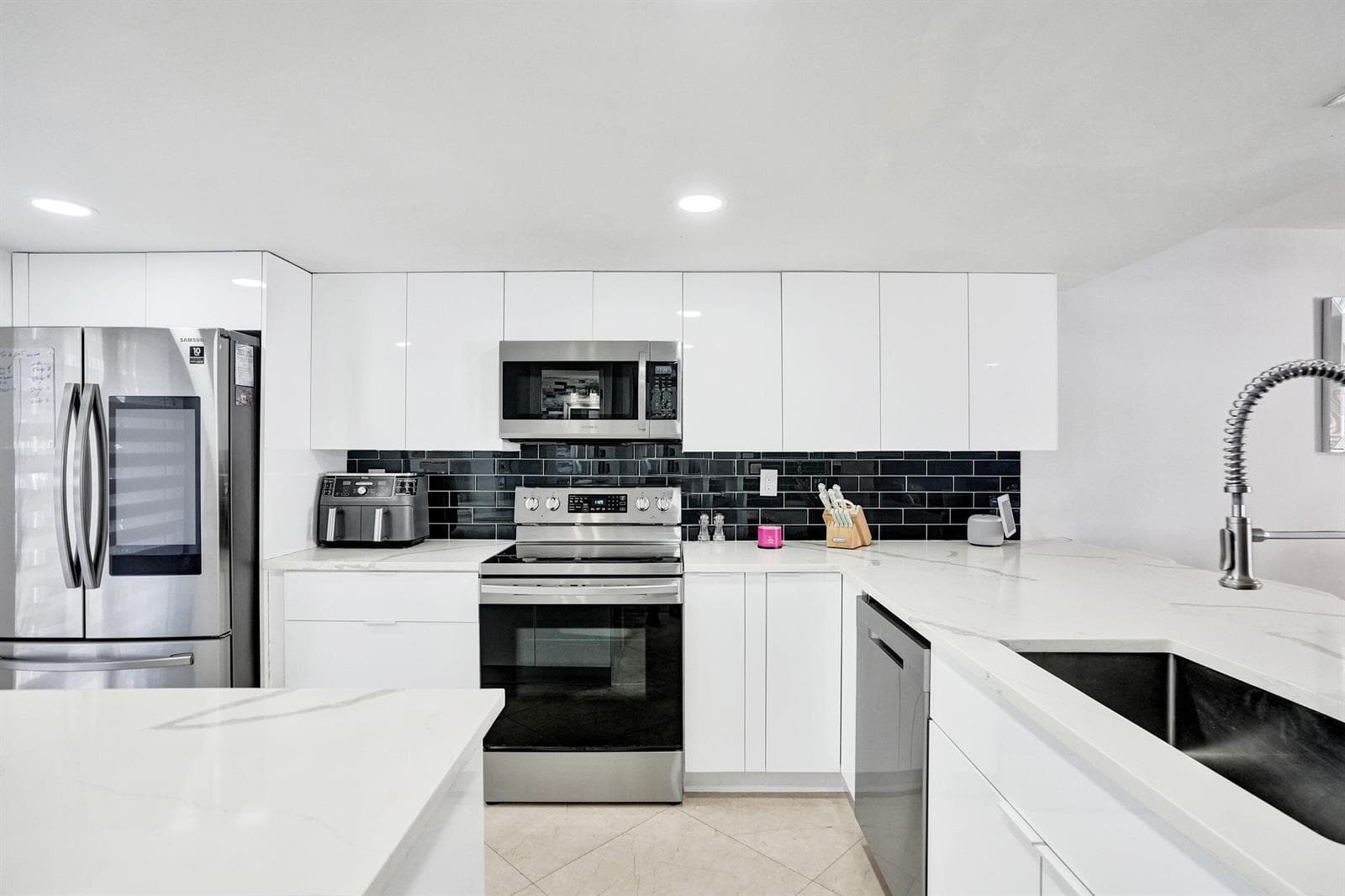 868 Crystal Lake Drive, Deerfield Beach FL 33064 photo 4