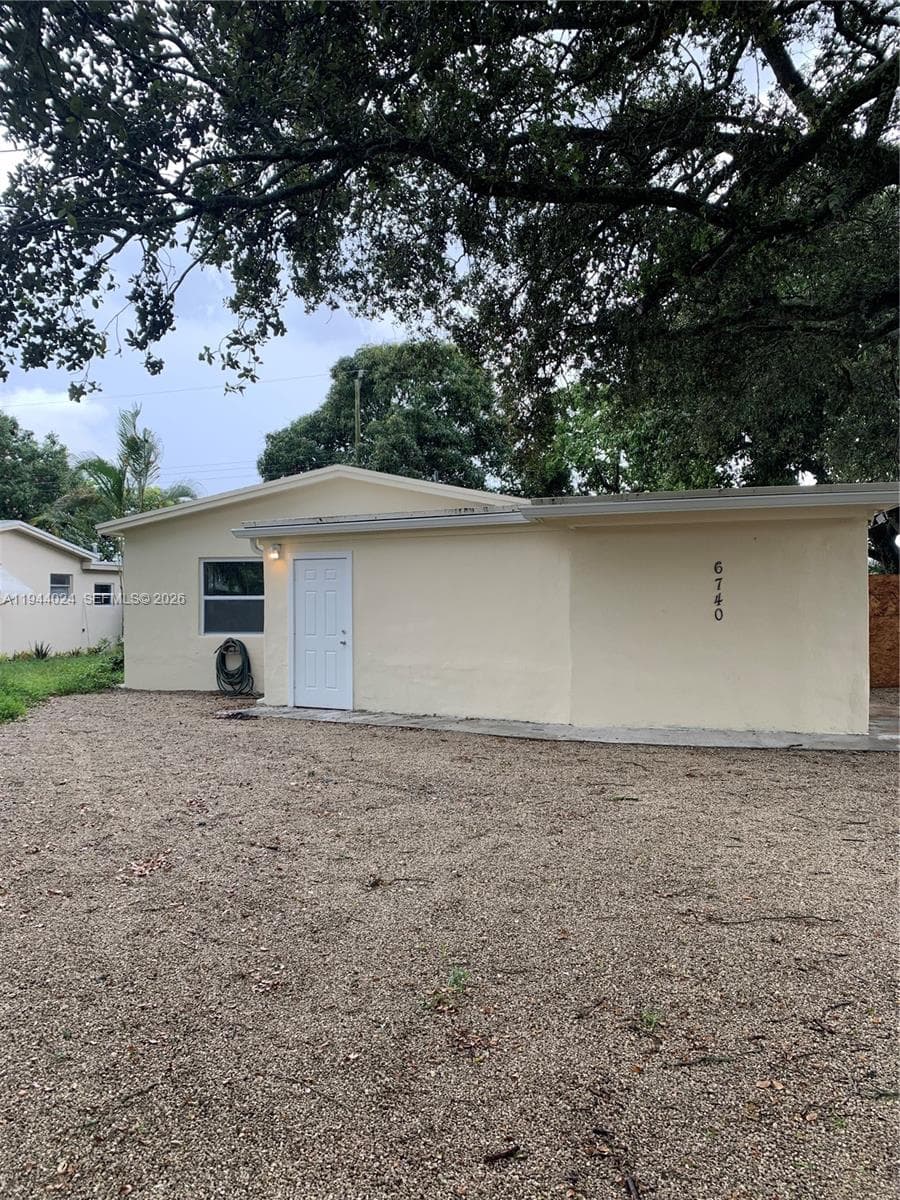 6740 Park St # 1, Hollywood FL 33024
