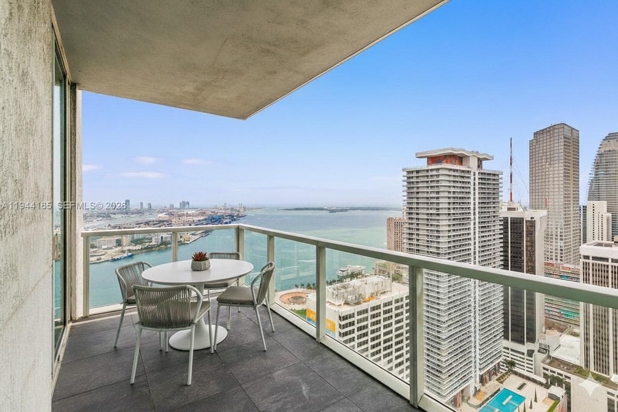 253 NE 2nd St # 4608, Miami FL 33132 photo 2