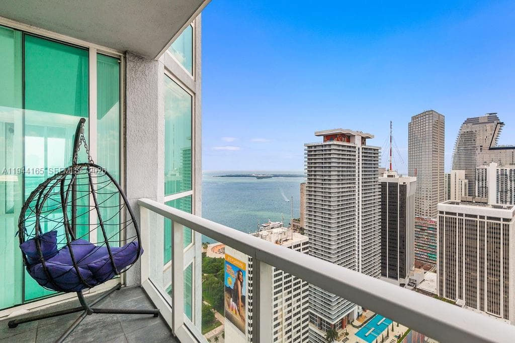 253 NE 2nd St # 4608, Miami FL 33132 photo 5