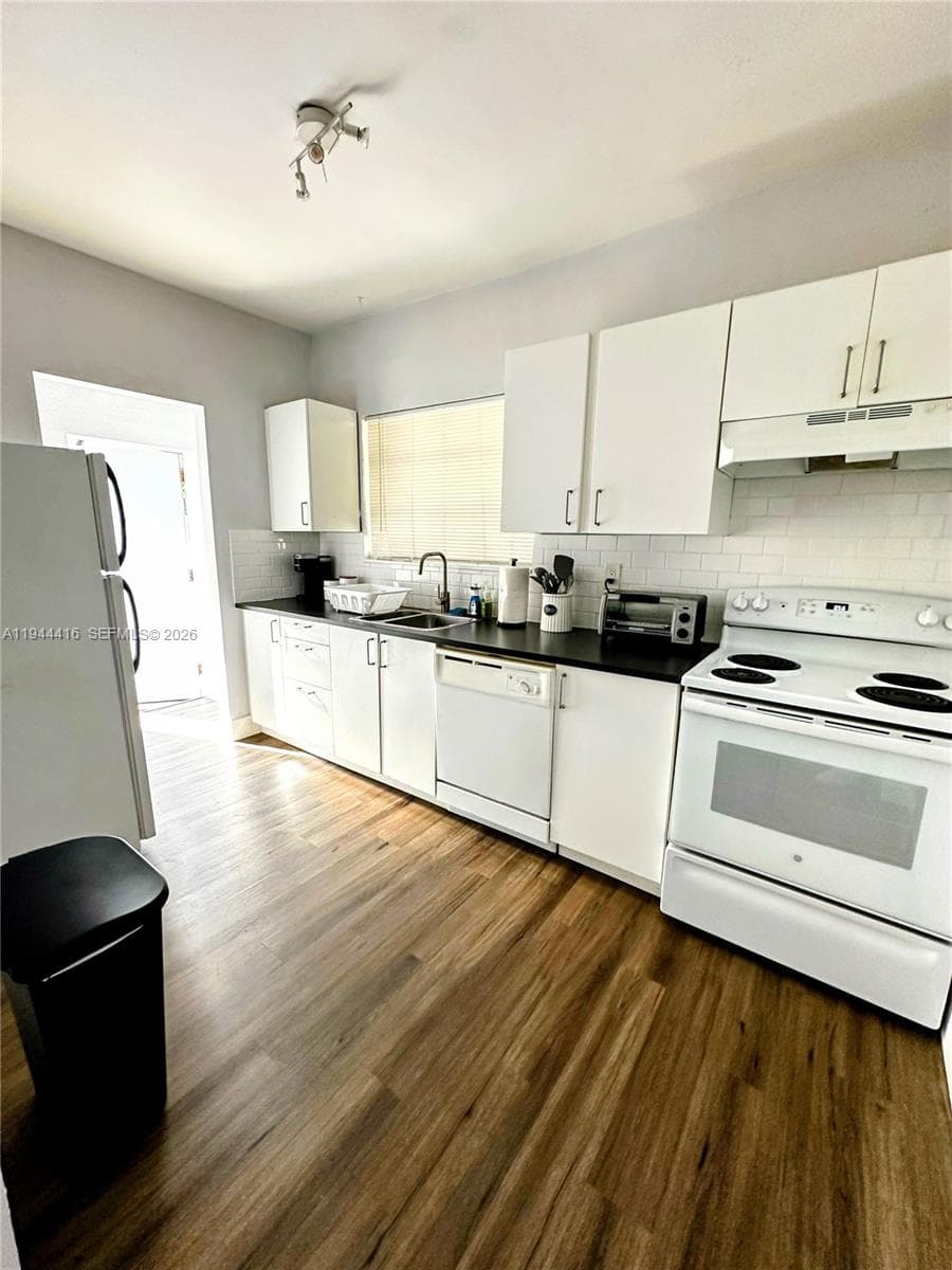 1821 NW 33rd  St, Miami FL 33142 photo 4