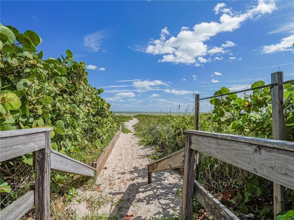 1330 Shorewinds Lane, Vero Beach FL 32963 photo 4