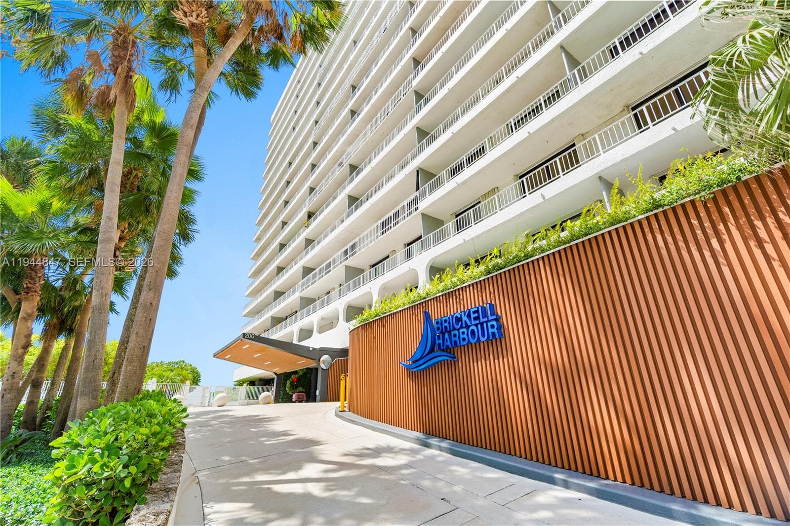 200 SE 15th Rd # 5D, Miami FL 33129 photo 4