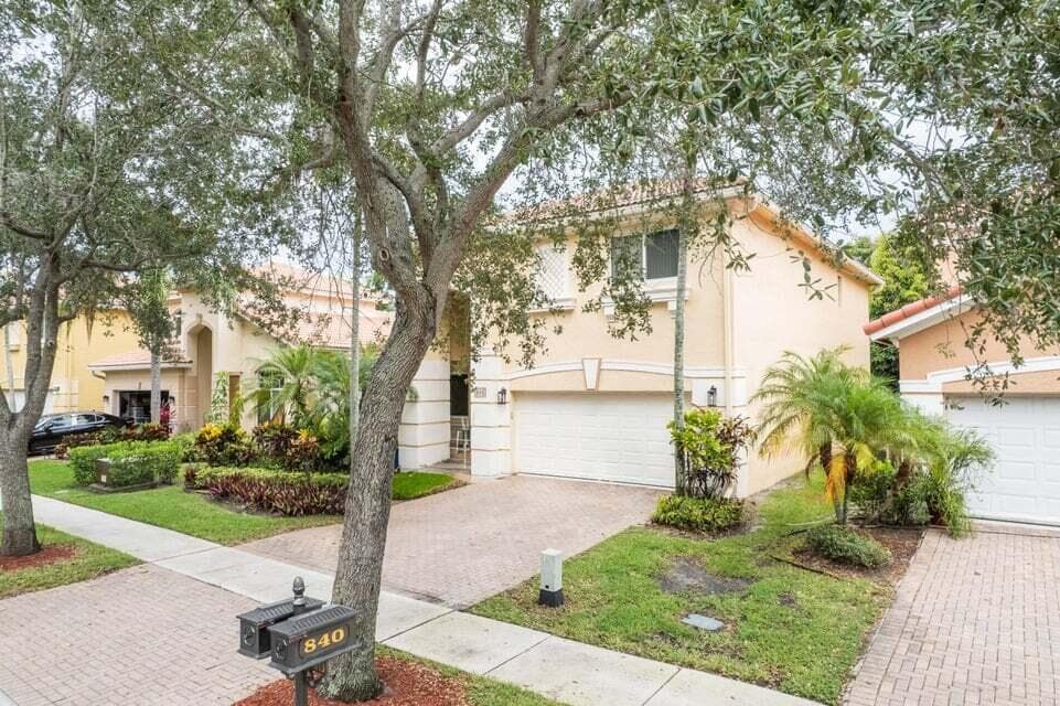 846 Gazetta Way, West Palm Beach FL 33413 photo 2