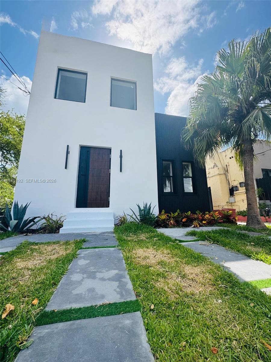 905 SW 13th Ct, Miami FL 33135 photo 2