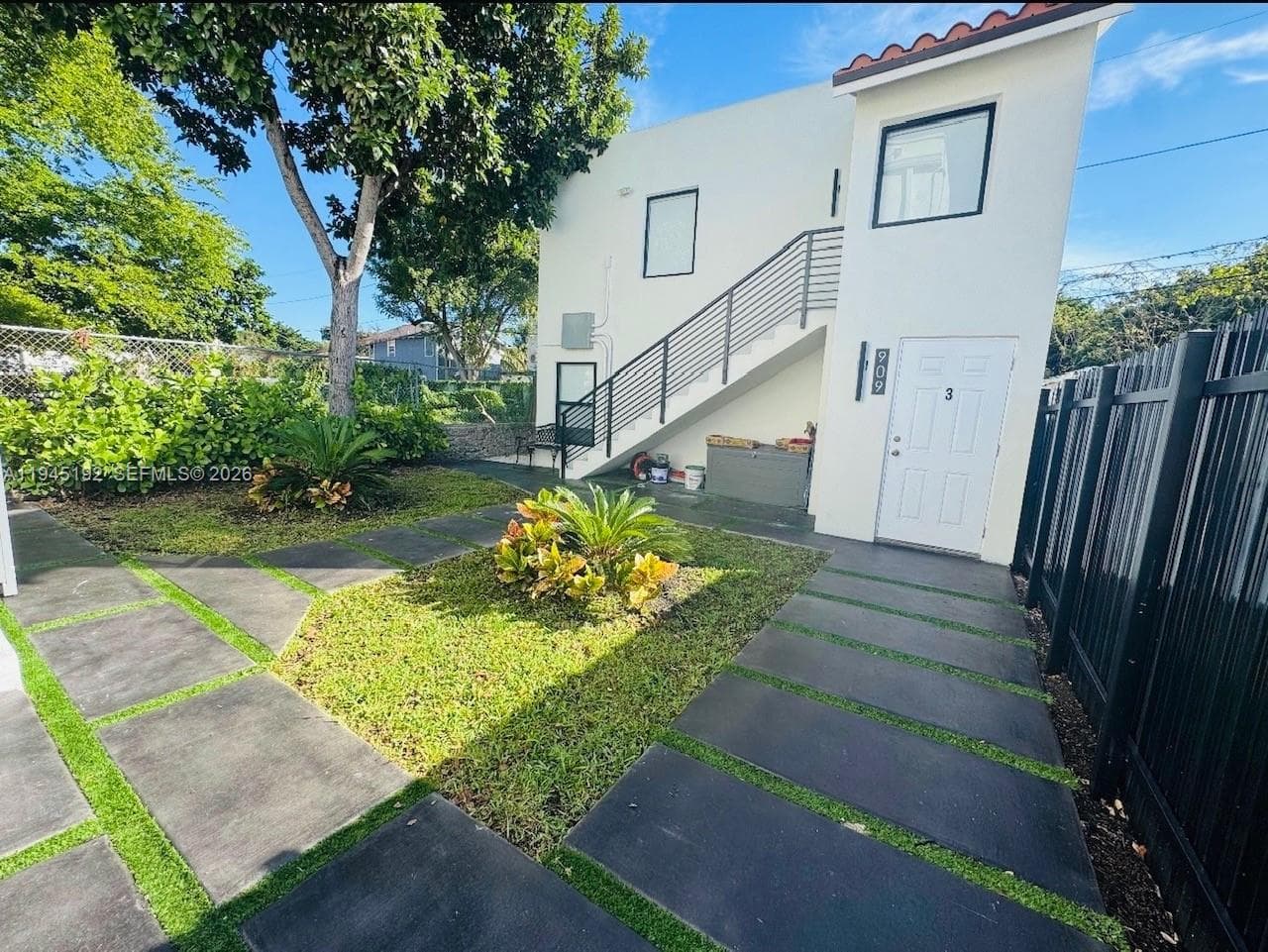 905 SW 13th Ct, Miami FL 33135 photo 5