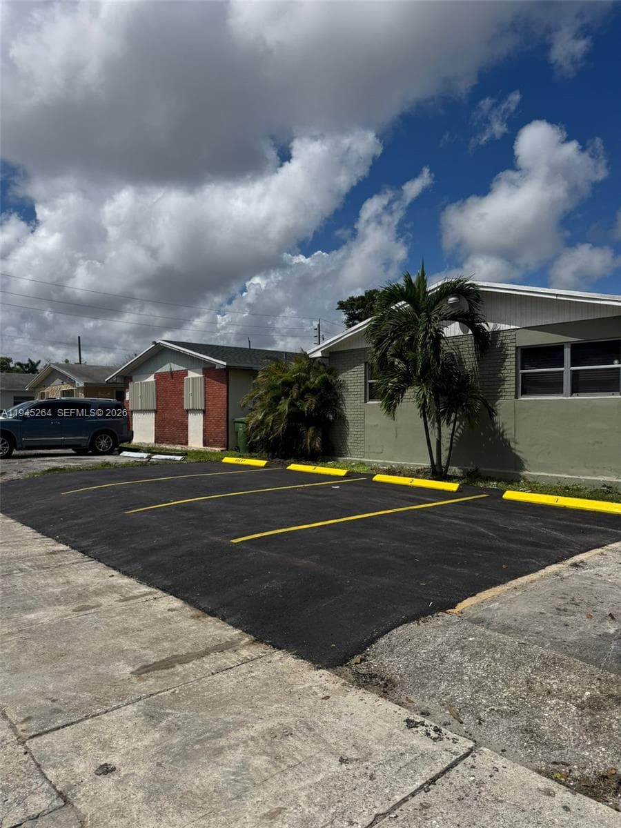 844 SW 10th St, Hallandale Beach FL 33009 photo 2
