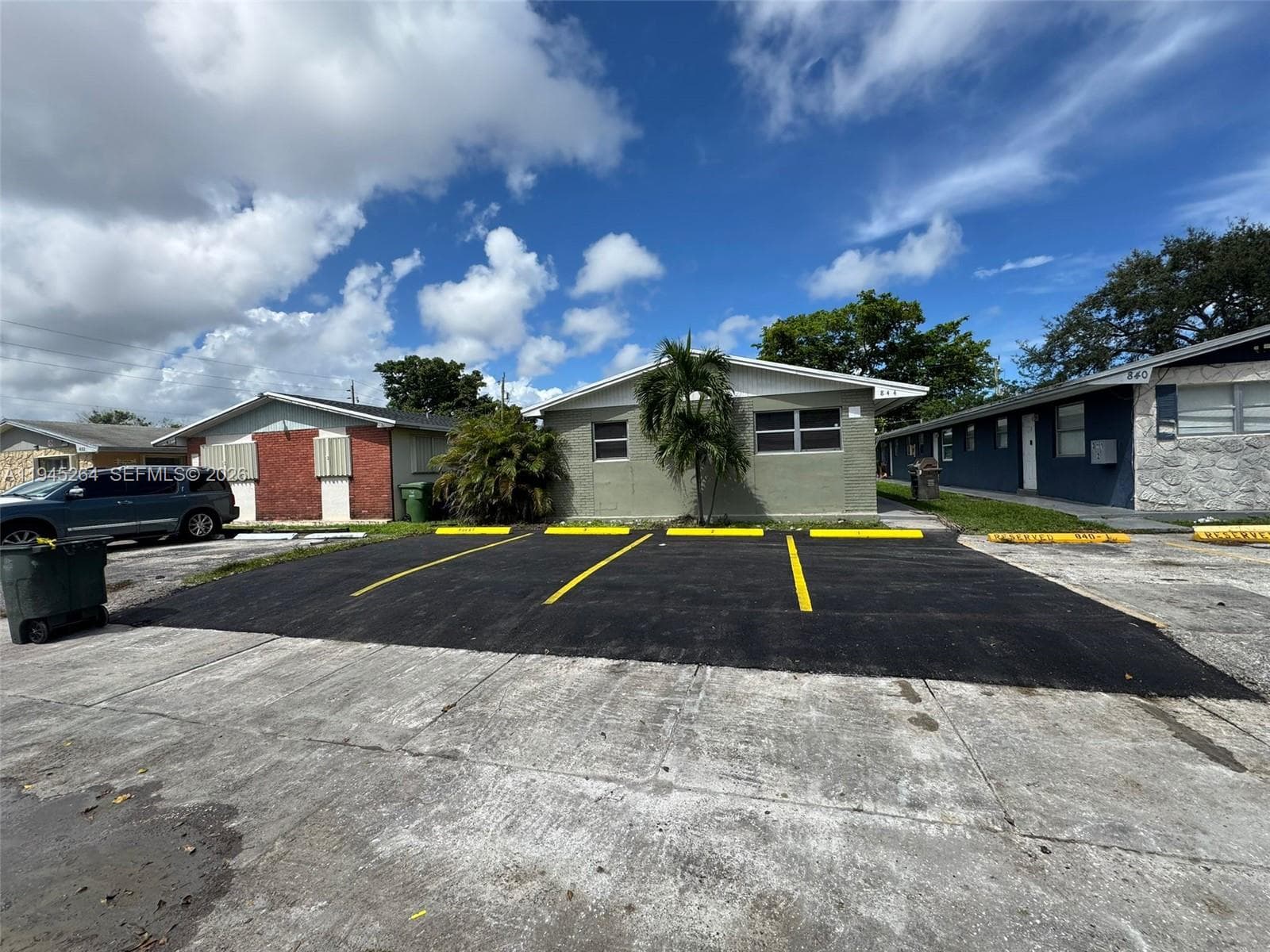 844 SW 10th St, Hallandale Beach FL 33009 photo 3