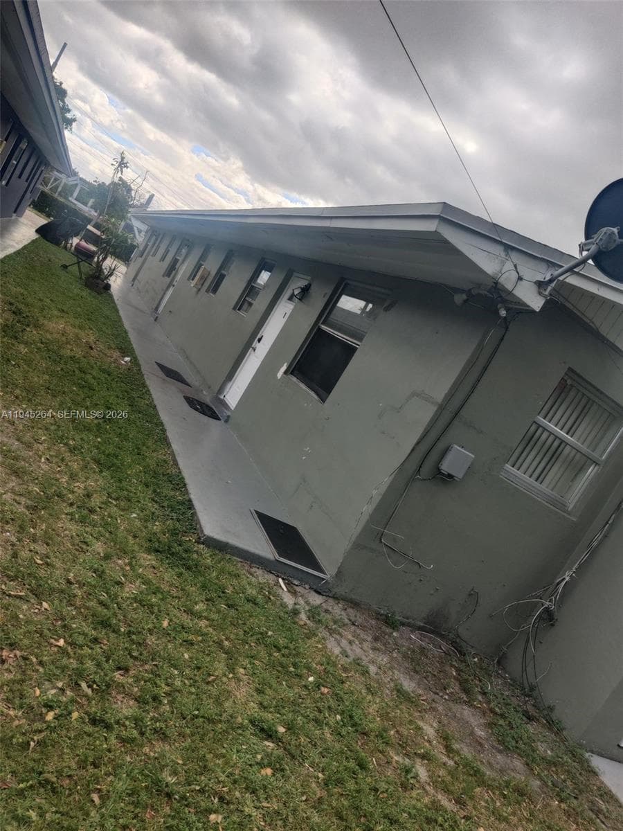 844 SW 10th St, Hallandale Beach FL 33009 photo 4
