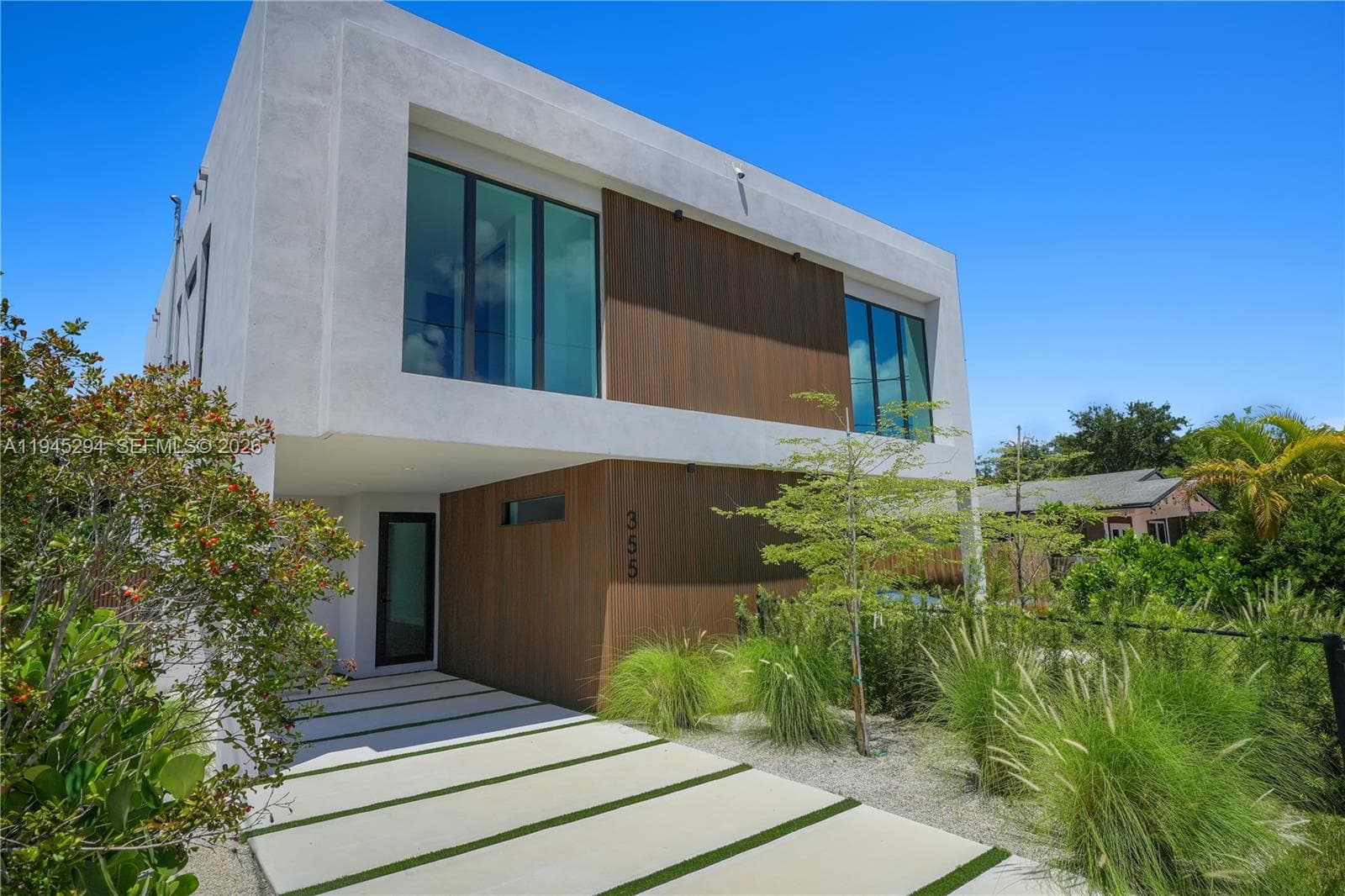 355 NW 50th St, Miami FL 33127