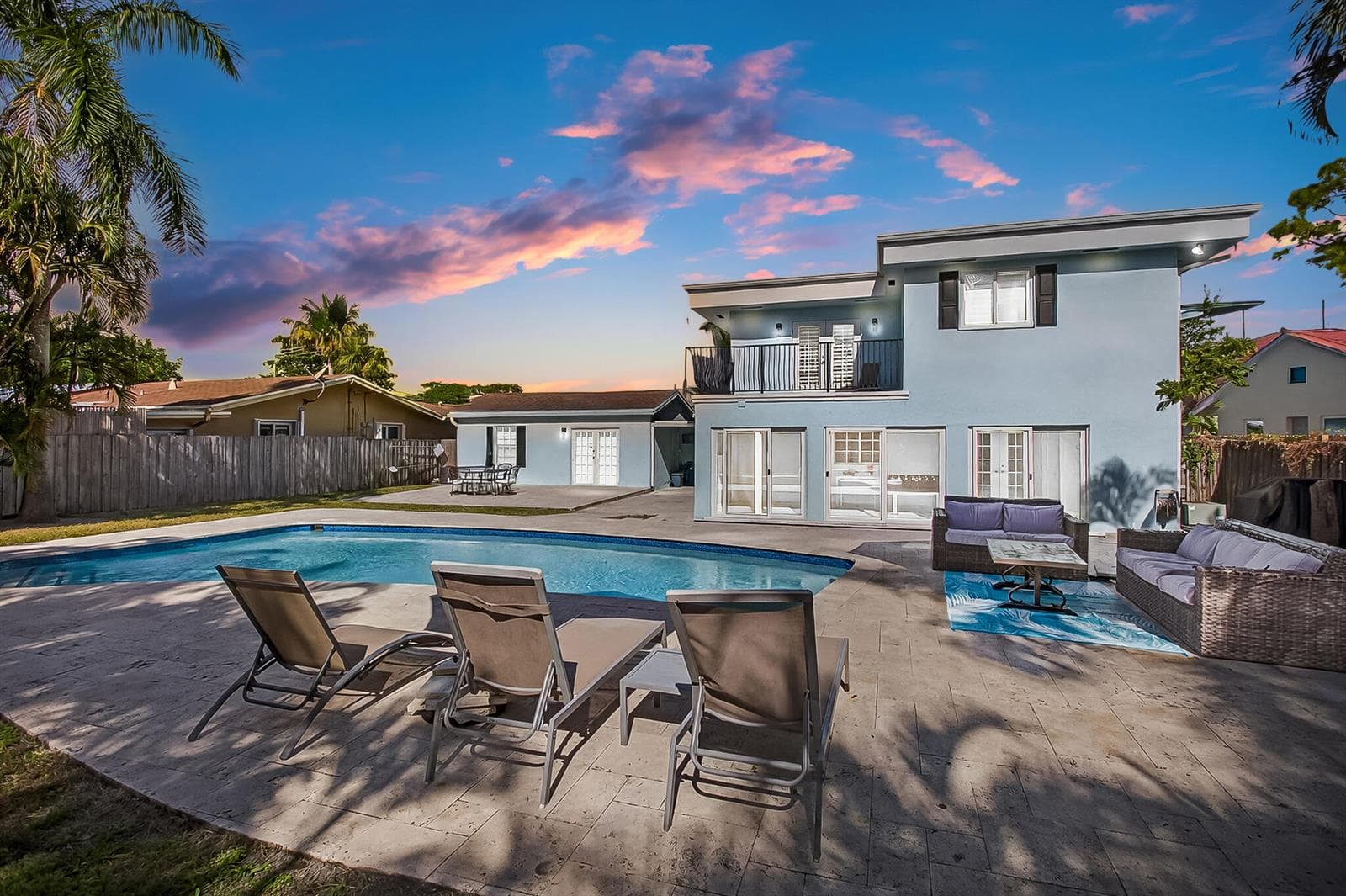 736 NE 34th Court, Oakland Park FL 33334 photo 2
