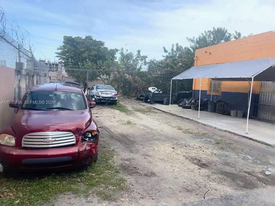 2005 NW 10th Ave, Miami FL 33127 photo 2