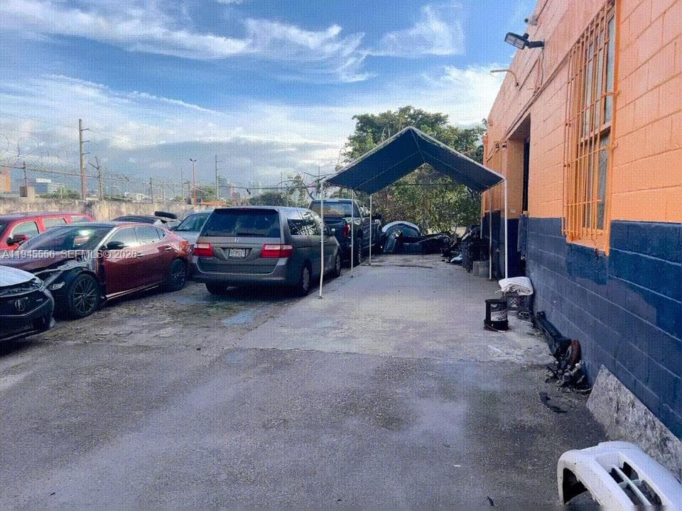 2005 NW 10th Ave, Miami FL 33127 photo 4
