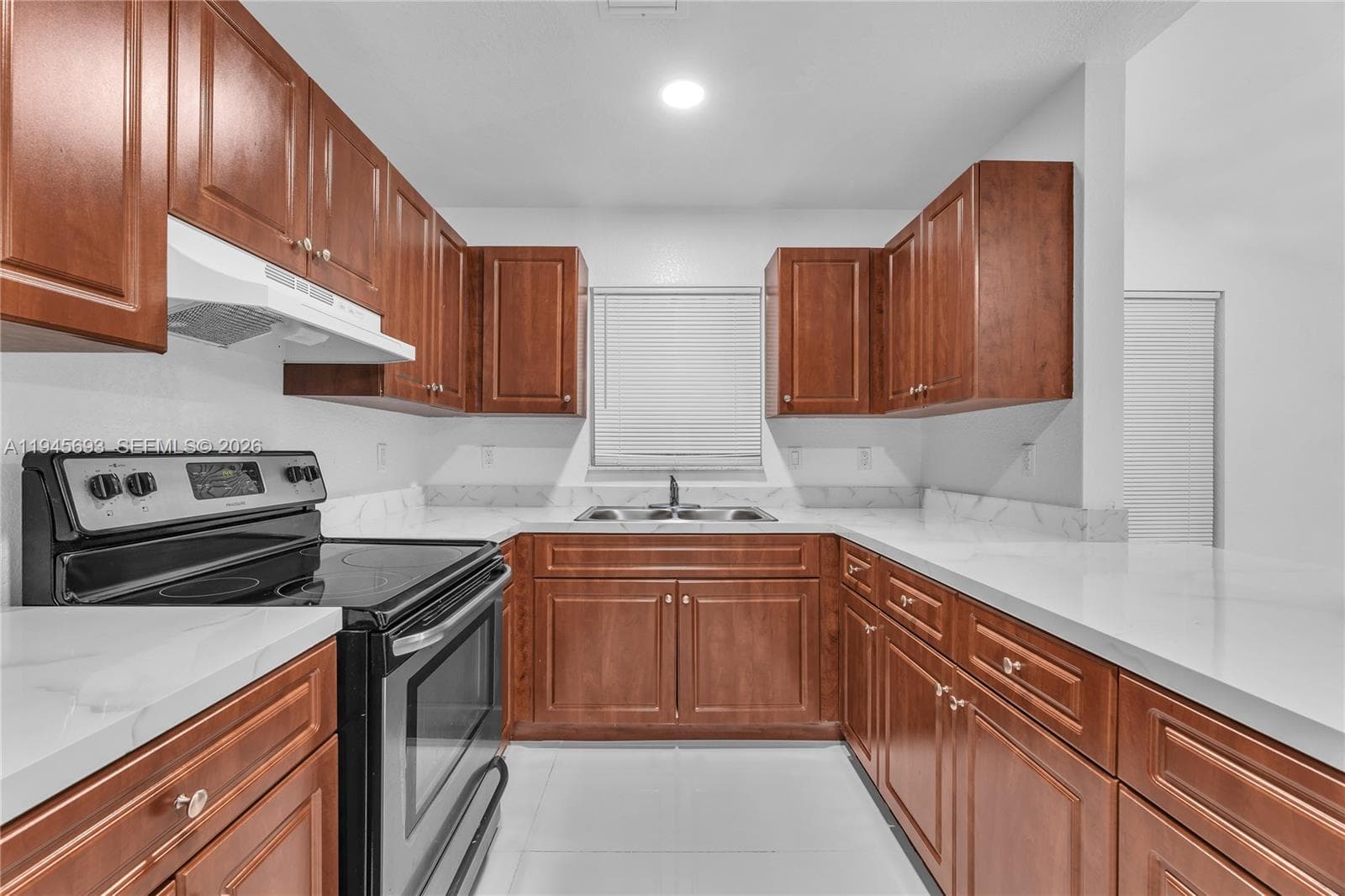 1541 NW 1st Ct, Miami FL 33136 photo 3