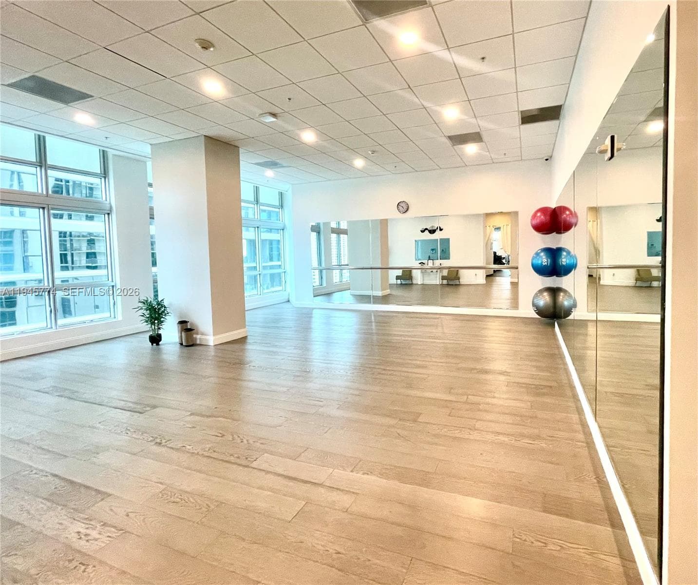300 S Biscayne Blvd # T-1803, Miami FL 33131 photo 2