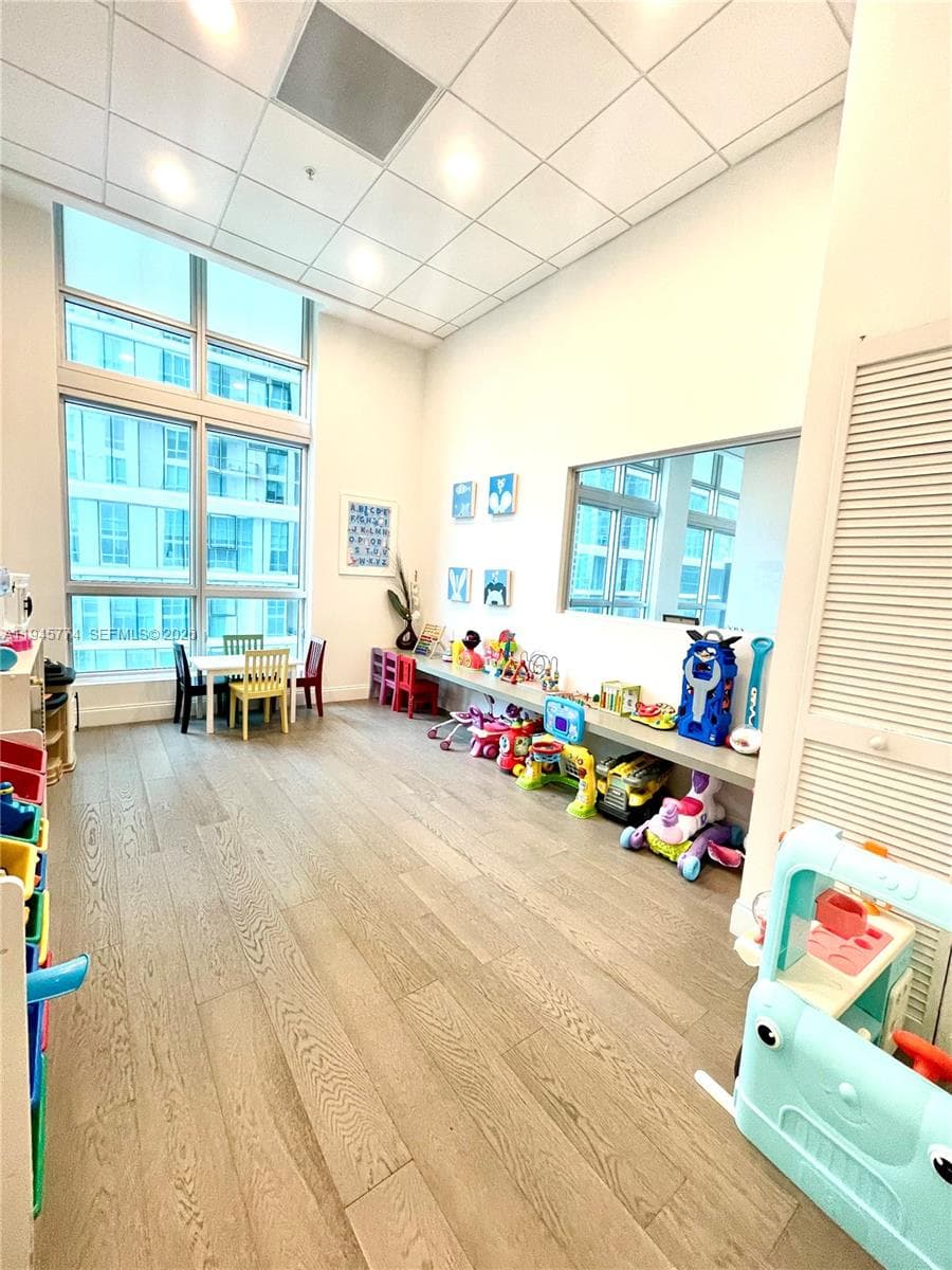 300 S Biscayne Blvd # T-1803, Miami FL 33131 photo 4