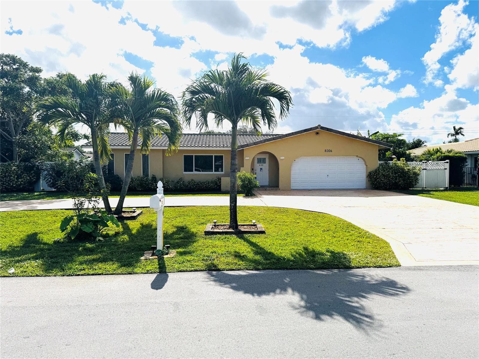 8306 NW 36th Street, Coral Springs FL 33065 photo 2