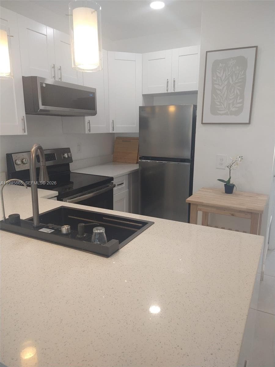 600 Layne Blvd # 122, Hallandale Beach FL 33009
