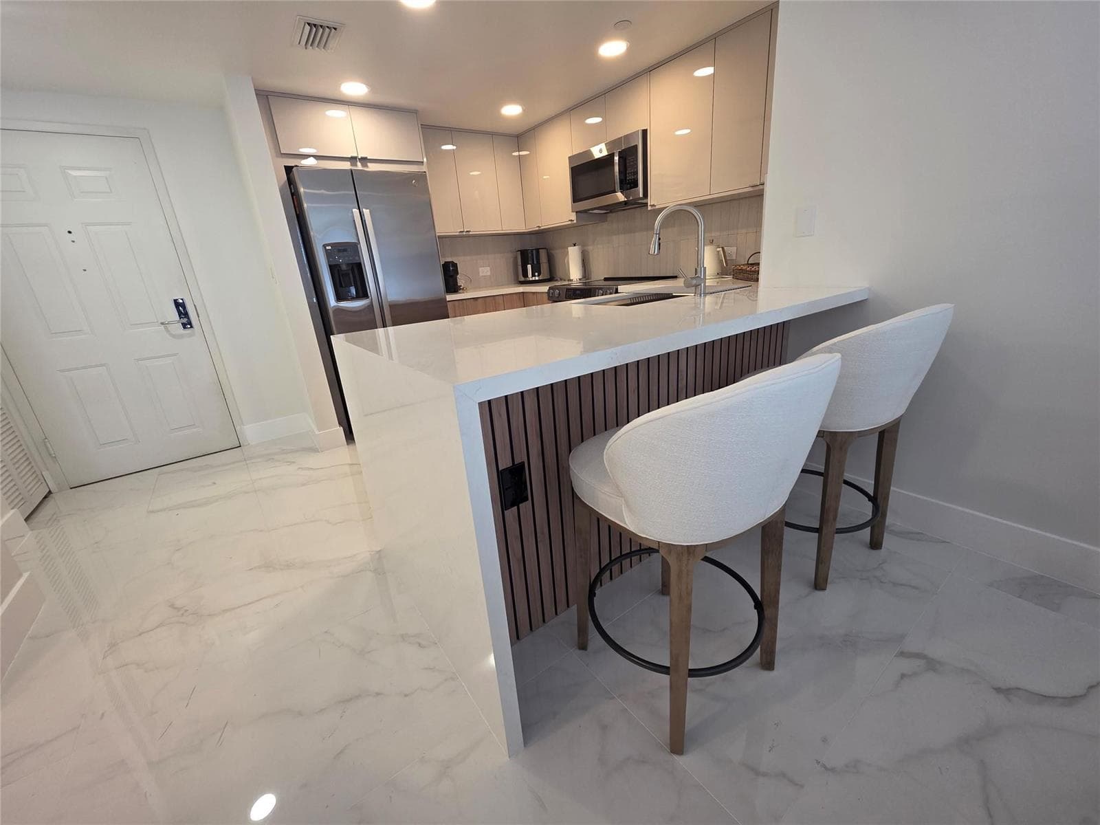 19501 W Country Club Drive # 2306, Aventura FL 33180 photo 5