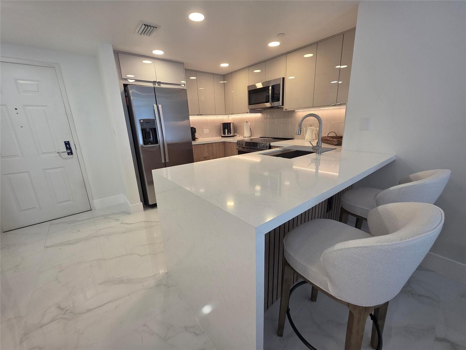 19501 W Country Club Drive # 2306, Aventura FL 33180 photo 4