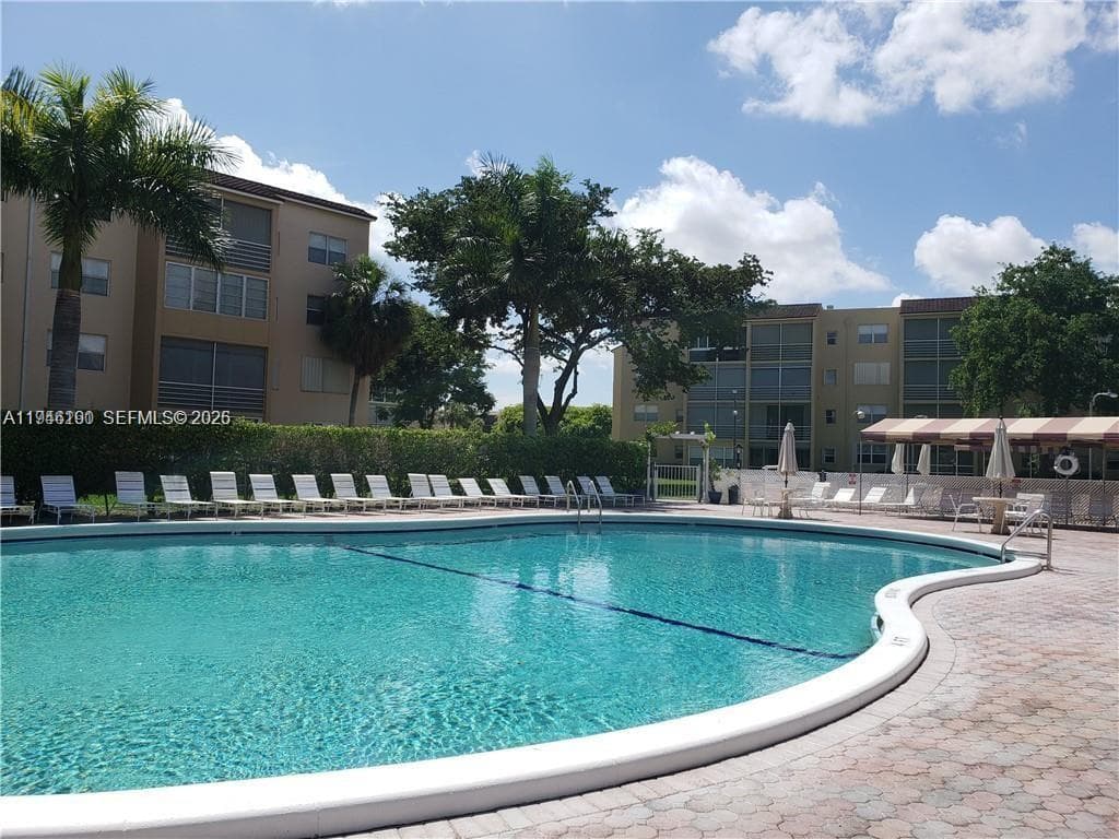 2821 Somerset Dr # 400, Lauderdale Lakes FL 33311