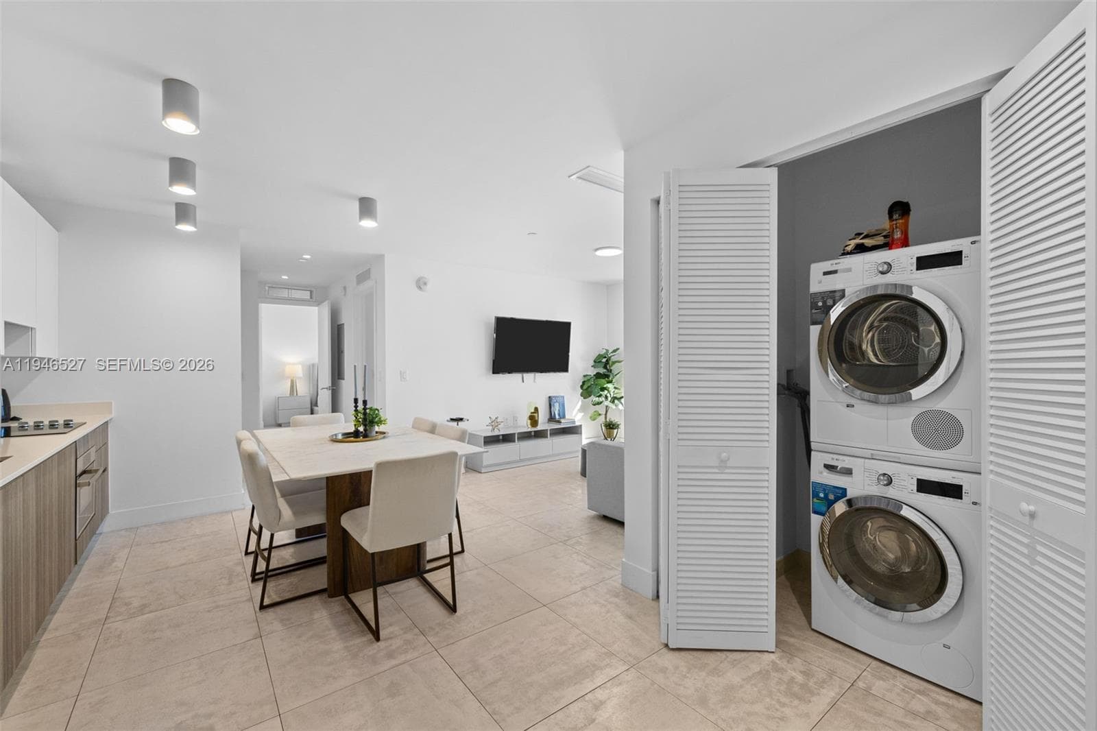 239 SW 9th St # 2304, Miami FL 33130 photo 5