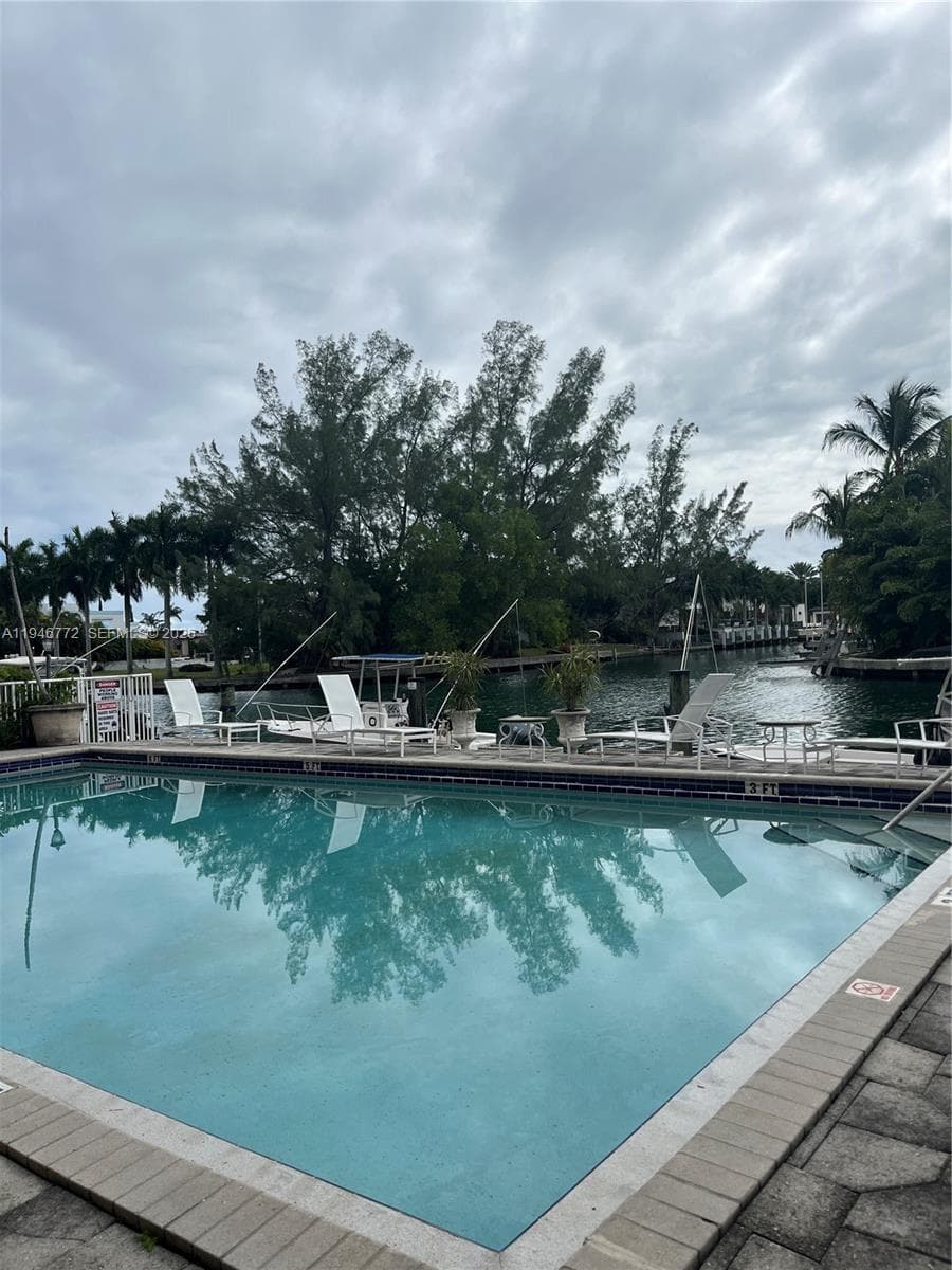 2640 NE 135th St # 312, North Miami FL 33181 photo 4