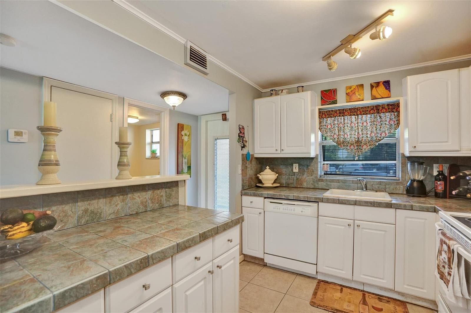 9821 Sunrise Lakes Boulevard # 106, Sunrise FL 33322 photo 5