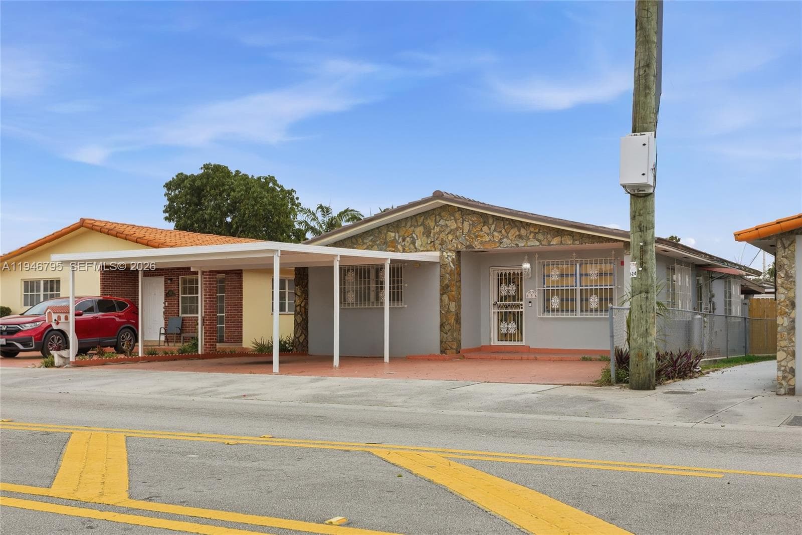 836 W 37th St, Hialeah FL 33012 photo 2