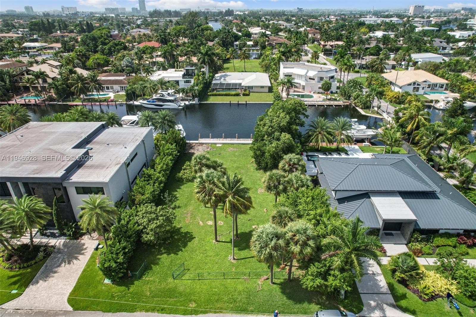 606 Palm Dr, Hallandale Beach FL 33009 photo 2