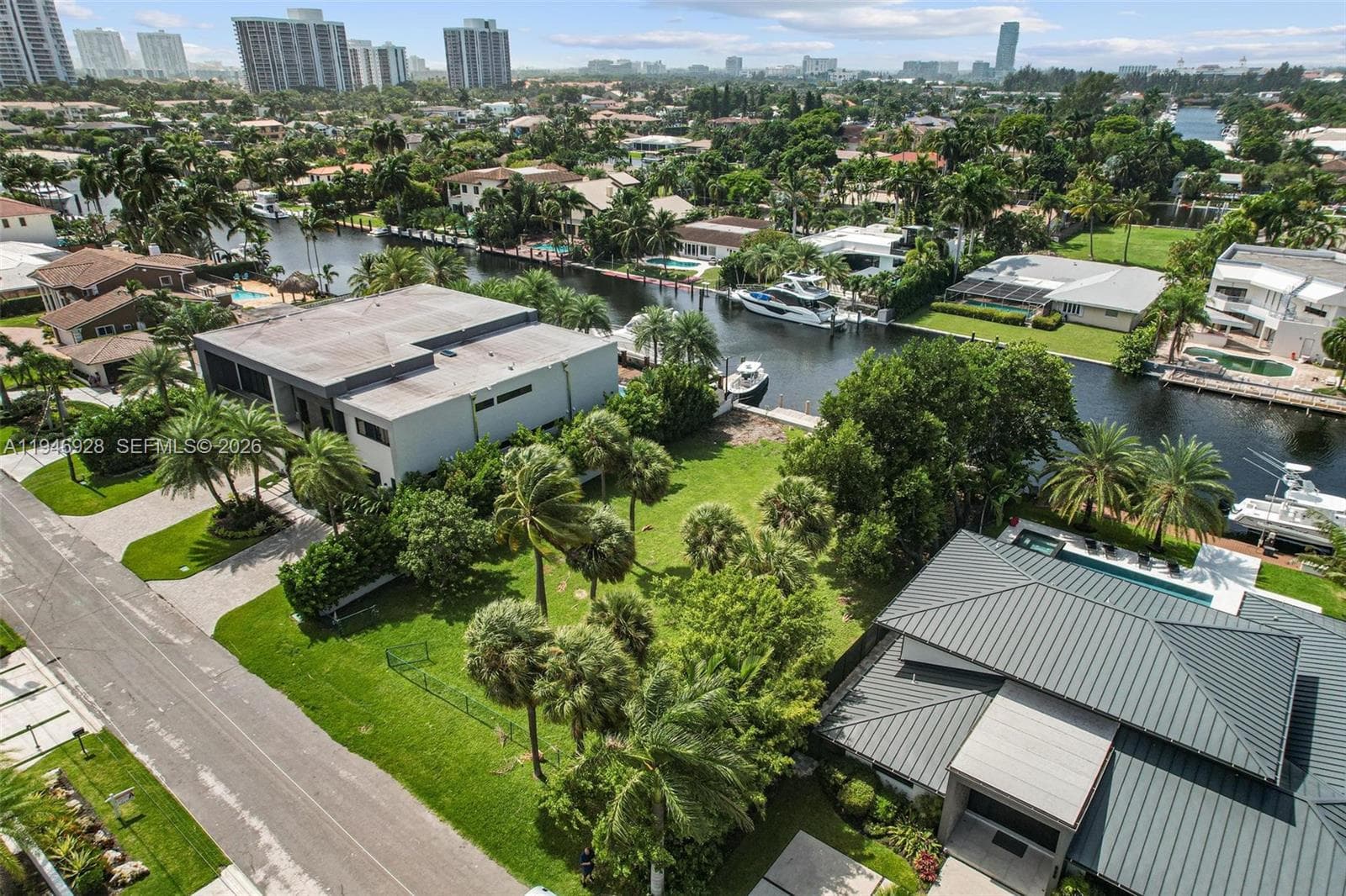 606 Palm Dr, Hallandale Beach FL 33009 photo 3