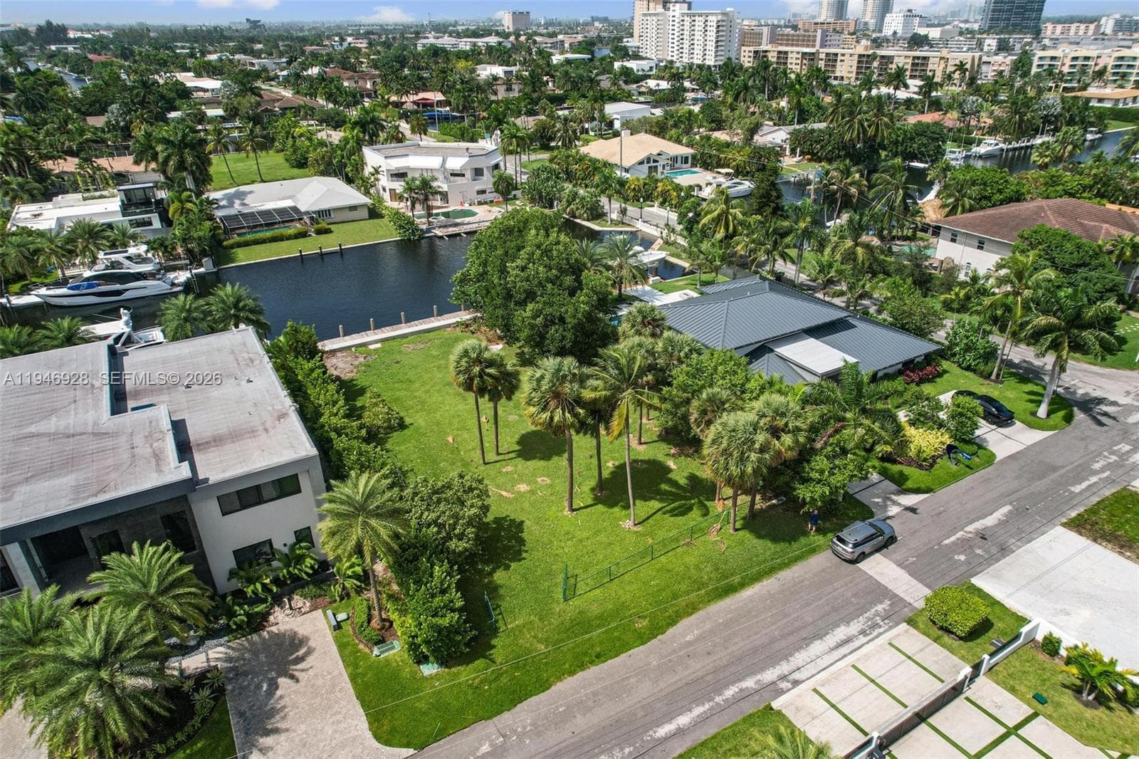 606 Palm Dr, Hallandale Beach FL 33009 photo 4